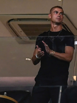 Vợ chồng mới cưới Cristiano Ronaldo và Georgina Rodriguez lần đầu xuất hiện trước công chúng