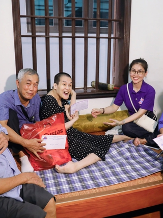 Những bông hoa sen trên thành phố cảng