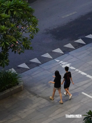 Vì sao có xu hướng người trẻ 'thuê'... một người bên cạnh?