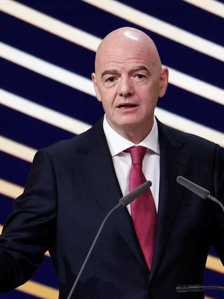 Tương lai nào cho Chủ tịch FIFA sau khủng hoảng cổ phần hóa World Cup?