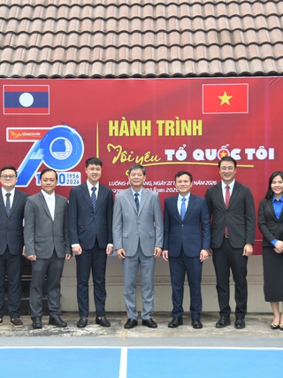 Hoạt động đầu tiên của đoàn Hành trình ‘Tôi yêu Tổ quốc tôi’ tại Lào