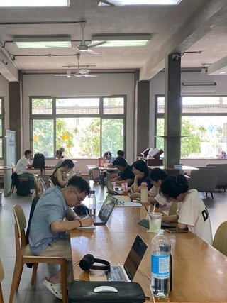 AI làm được hết, giá trị người dùng ở đâu?