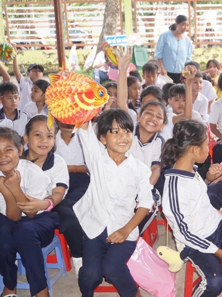 Lồng đèn thắp sáng ước mơ
