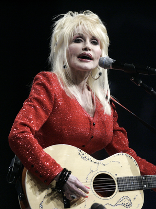Huyền thoại nhạc đồng quê Dolly Parton qua đời