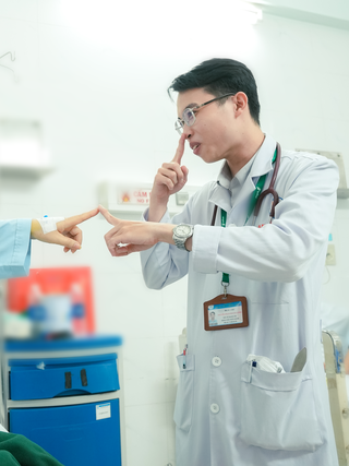 Đột quỵ lúc nửa đêm, chỉ 38 phút hồi phục nhờ công nghệ mới