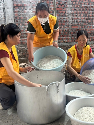Những nồi cháo 0 đồng và hành trình của hàng trăm người khoác áo Từ Bi