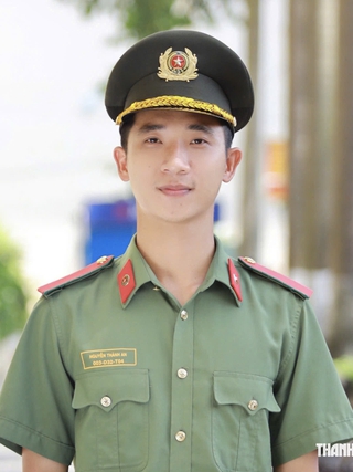 Chàng trai hai lần dẫn đầu khối diễu binh từ A50 đến 'Tổ quốc trong tim'