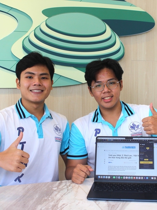 Học sinh Trường Phổ thông Năng khiếu làm tiện ích học tiếng Anh ngay khi lướt web