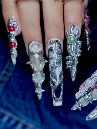 Phương Hằng trở thành thợ nail, hoàn thiện bộ móng tay mất 7 tiếng đồng hồ