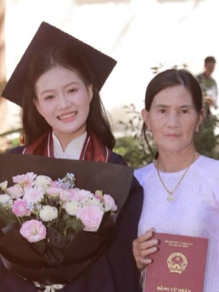 Trào lưu xúc động của người trẻ: Tự hào khi được gọi 'đây là ba mẹ tôi'