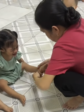 Trẻ bị bắn dây thun vào chân ở TP.HCM: Công an đang điều tra làm rõ