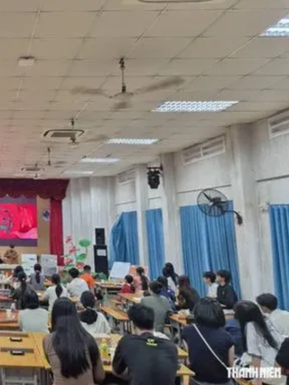 Một chương trình bất ngờ 'viral', cả trăm người 'săn' vé