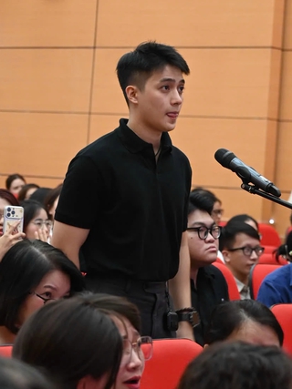'Nam thần' bác sĩ nội trú chọn ngành ung thư vì điều gì?