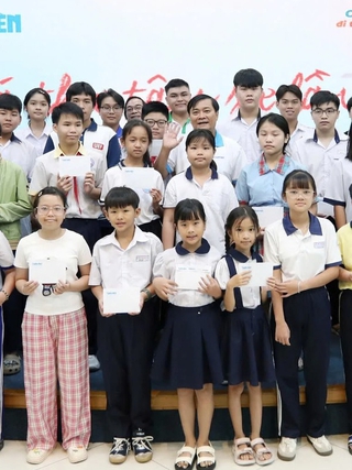 Khi nỗi nhớ mẹ, nhớ ba ướt nhòe trang giấy