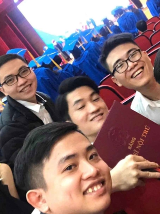 Chuyện của bác sĩ nội trú: 'Nay nhắn tin, mai trả lời thì ai yêu ?'