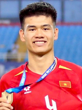‘Tòa tháp’ Quang Kiệt cùng hoa khôi bóng chuyền Thanh Thúy lần đầu cầm cờ Việt Nam tại khai mạc ASIAD