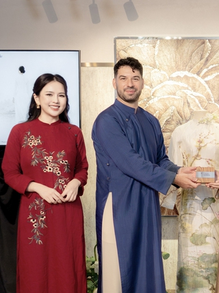 Khi hội họa Ý 'chuyển động' cùng tà áo dài Việt