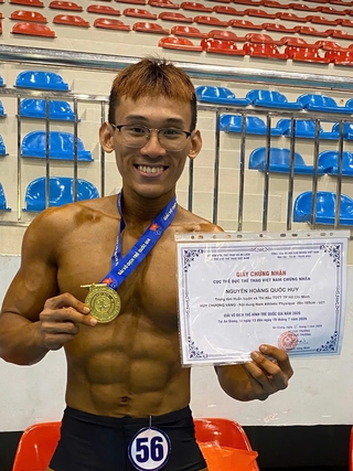 Nam sinh bách khoa đoạt huy chương vàng thể hình toàn quốc ở tuổi 19