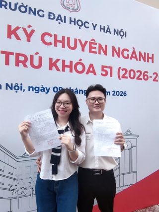 Chuyện tình 7 năm tại trường y và tấm vé đôi bác sĩ nội trú