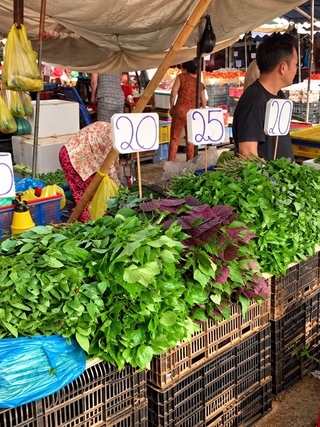 Rau củ tăng giá, trái cây dội chợ