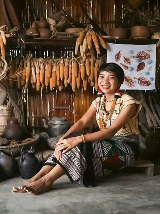 Cô gái S’tiêng bỏ phố về rừng: Khi nghề xưa thành sinh kế mới