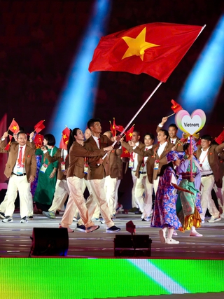 Báo quốc tế ca ngợi khai mạc ASIAD 20 quá ấn tượng, thể thao Việt Nam chính thức bơi biển lớn