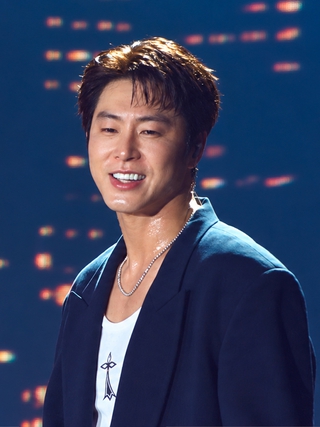 U-KNOW (TVXQ) ‘đốt cháy’ sân khấu TP.HCM, bật mí điều bất ngờ cho fan Việt