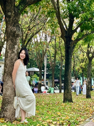 TP.HCM có một ‘con đường mùa thu’ đẹp như phim Hàn, giới trẻ mê mẩn