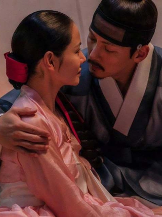 Phim mới của Son Ye Jin, Ji Chang Wook bị 'ném đá' vì quá nhiều cảnh nóng