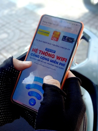 Ngồi công viên, bắt Wi-Fi miễn phí