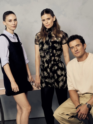 Cảnh nóng gây sốc của Orlando Bloom với hai bạn diễn nữ hứng chỉ trích