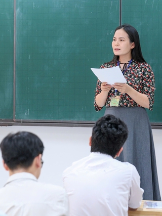 Vì sao giao cho cấp xã tuyển giáo viên là chưa phù hợp?