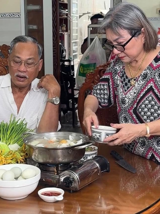 Lan tỏa trên mạng xã hội: Cô giáo về hưu vào bếp kể chuyện ngày cũ