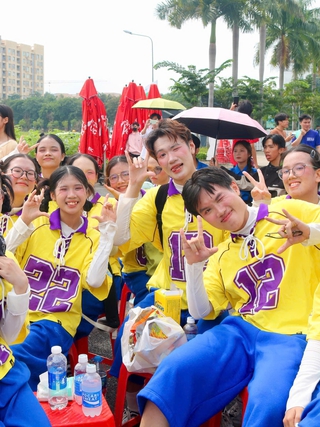 Có một ngày hội để tân sinh viên 'cháy' hết mình