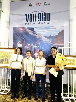 Xúc động gặp lại họa sĩ Văn Giáo qua tranh, kỷ vật và hồi ức