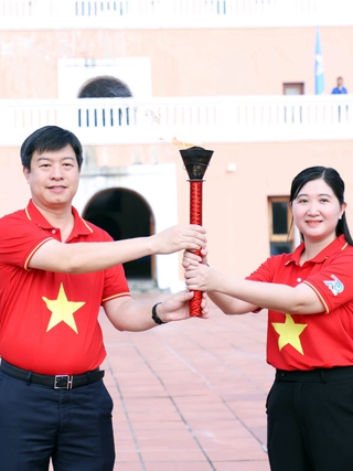 Chào cờ tại Đất Mũi, tiếp nối hành trình 'Tôi yêu Tổ quốc tôi'
