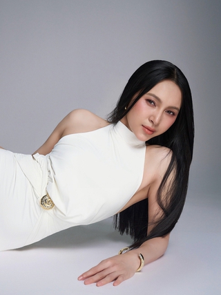 Nhan sắc nóng bỏng của nữ sát thủ trong 'Hộ linh tráng sĩ'