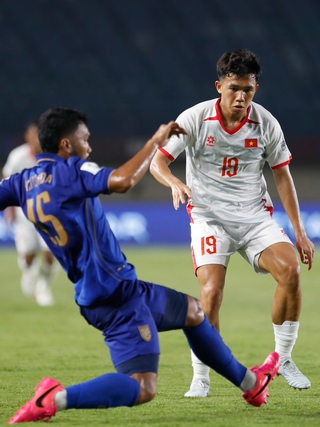 Minh Khoa xin lỗi vì thua Thái Lan, đội tuyển Việt Nam di chuyển lên Jakarta chuẩn bị đấu Pakistan