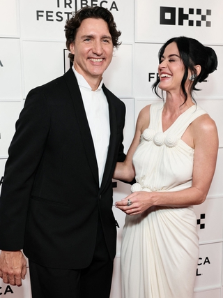 Katy Perry 'đang sống cuộc sống trọn vẹn' bên cựu Thủ tướng Canada