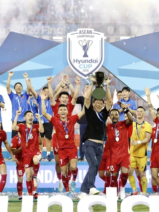 Bầu Thụy hoàn tất trao thưởng 7,5 tỉ đồng cho nhà vô địch ASEAN Cup đội tuyển Việt Nam