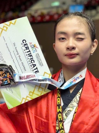 Thành tích 'khủng' của những giáo viên tương lai: Có người IELTS 9.0, có người thủ khoa 30/30