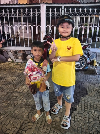 Cùng con học cách sẻ chia