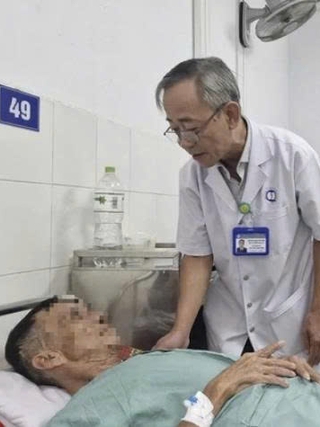 11 người cùng đau bụng sau bữa ăn, nghi ngộ độc thực phẩm