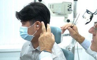 Nghe như tiếng đàn ong vo ve trong tai, người đàn ông đi khám và ‘tá hỏa’