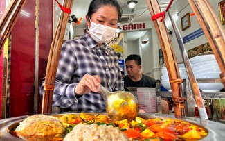 Quán ngon TP.HCM người nổi tiếng ghé ăn: Bún riêu chợ Bến Thành đổi mặt bằng; nghệ sĩ, Việt kiều vẫn mê