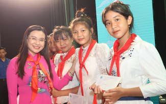 Thiếu nhi Việt Nam tự hào và phát huy bản sắc văn hóa dân tộc