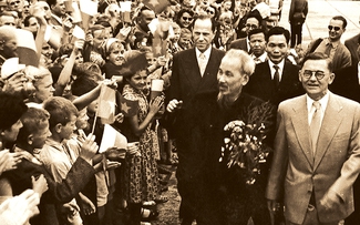 Từ tư tưởng ngoại giao Hồ Chí Minh tới trường phái ngoại giao cây tre Việt Nam