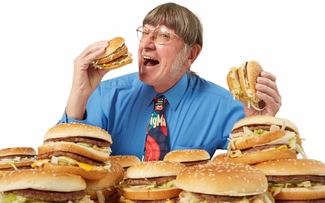 Duy trì kỷ lục thế giới nhờ ăn hamburger mỗi ngày trong hơn nửa thế kỷ