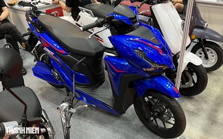 Xe máy điện Trung Quốc nhái thiết kế Honda Vario xuất hiện tại Việt Nam