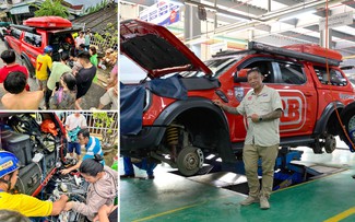 Xe bán tải 'người hùng' giúp người dân sạc pin điện thoại giữa rốn lũ